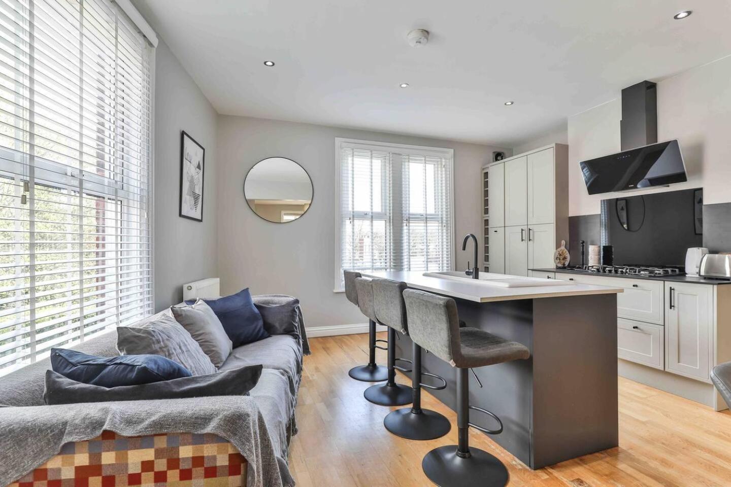 Stylish & Spacious 3 Bed Apartment With Parking Σέφιλντ Εξωτερικό φωτογραφία
